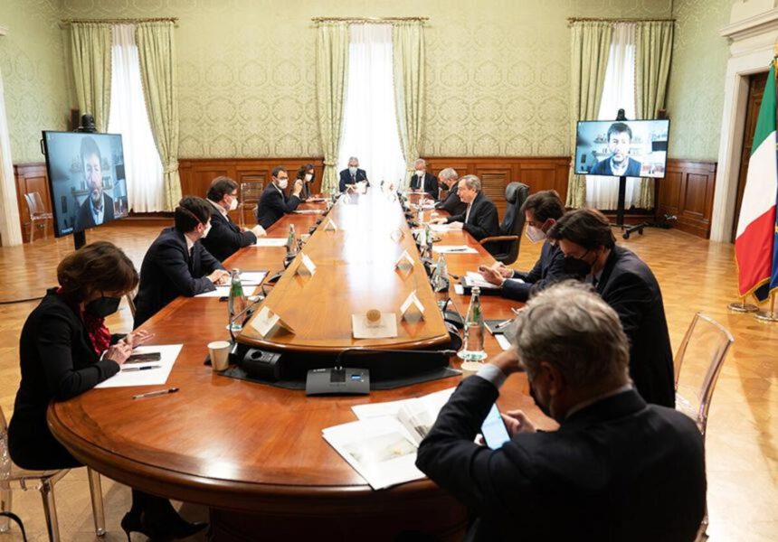 Cabina di regia, tutte le decisioni: feste, rientro a scuola, mascherine, terze dosi 2 Cabina di regia, tutte le decisioni: feste, rientro a scuola, mascherine, terze dosi 1