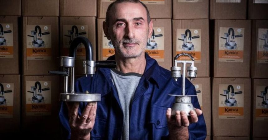 La storia di Nino, che inventò la moka rovesciata. “Così ho battuto la crisi” 2 La storia di Nino, che inventò la moka rovesciata. “Così ho battuto la crisi” 1
