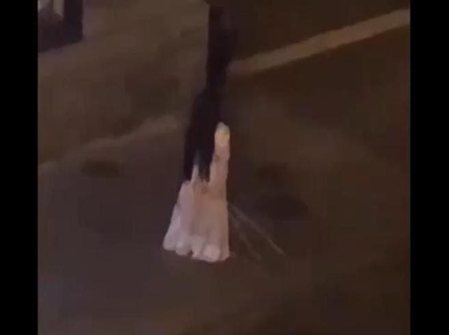 Nella notte di Halloween un ragazzo travestito da samurai estrae la spada e uccide 2 persone 3