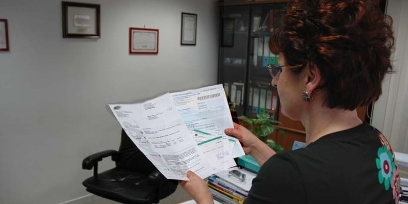 Caro bollette, Governo valuta un contributo di solidarietà: stop taglio Irpef per redditi sopra i 75mila euro 3 caro bollette_