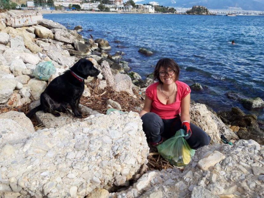 Carola, la prof che ripulisce i mari e i fiumi d'Europa con il suo cane 1