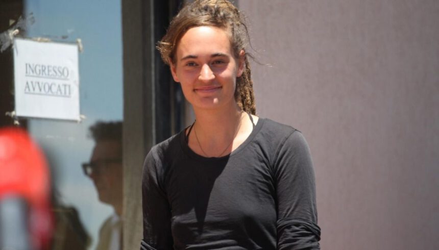 Carola Rackete: "Se ci sarà bisogno partirò di nuovo, vergognosi i muri dell'Europa" 1