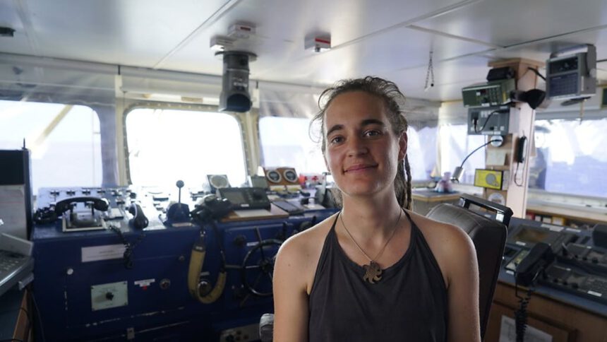 Niente processo a Carola Rackete, il gip: "Aveva il dovere di salvare vite umane" 2 Niente processo a Carola Rackete, il gip: "Aveva il dovere di salvare vite umane" 1