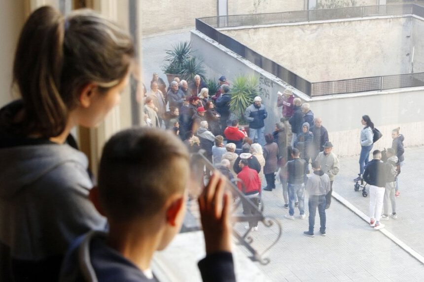Casa assegnata a famiglia Rom: stop a violenza e razzismo 1