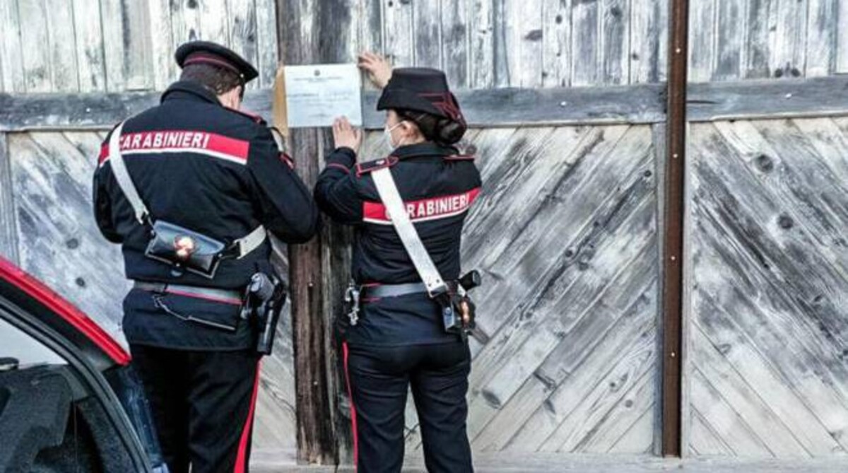 Coppia trovata morta in macchina, ipotesi omicidio-suicidio: "Lei è malata, non soffrirà più" 17