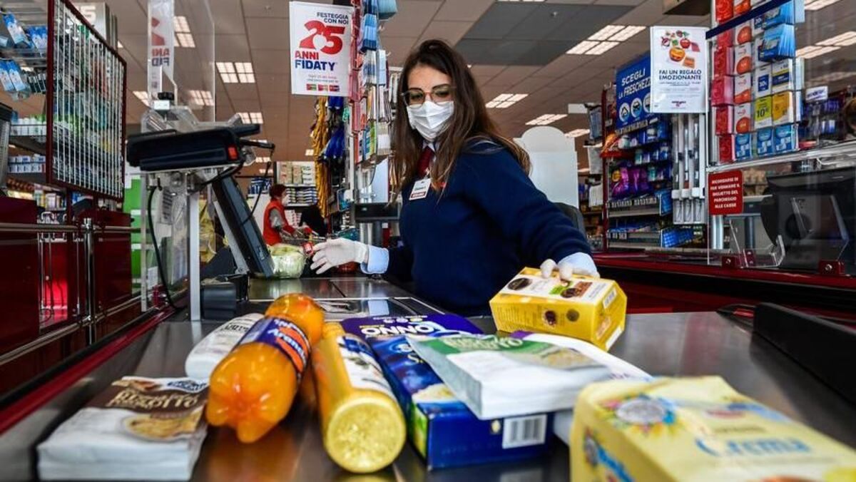 Covid-19, arrivano i vaccini per i lavoratori essenziali: ecco le tre fasce prioritarie 15