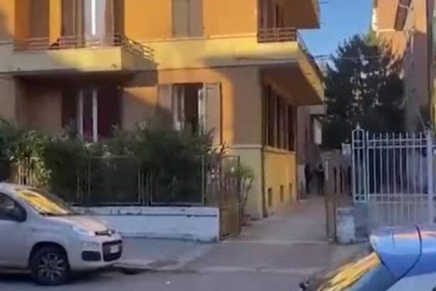 Bologna, poliziotto 45enne avvelena la madre e si uccide: "Erano entrambi malati" 10