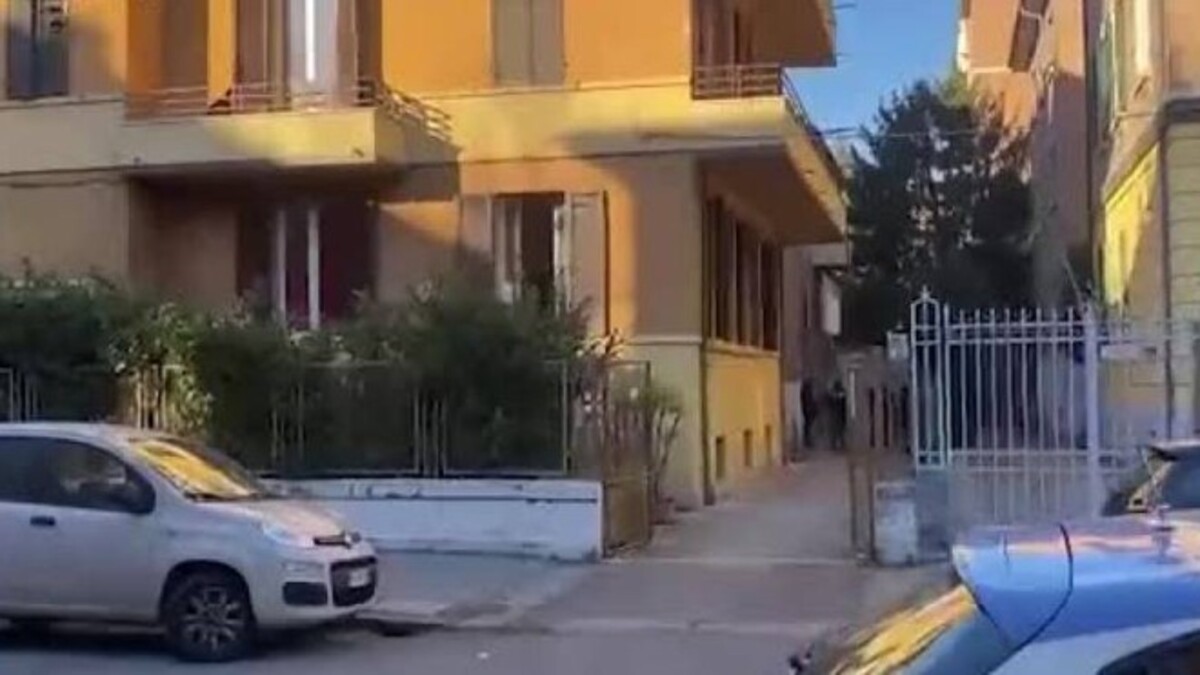 Bologna, poliziotto 45enne avvelena la madre e si uccide: "Erano entrambi malati" 15