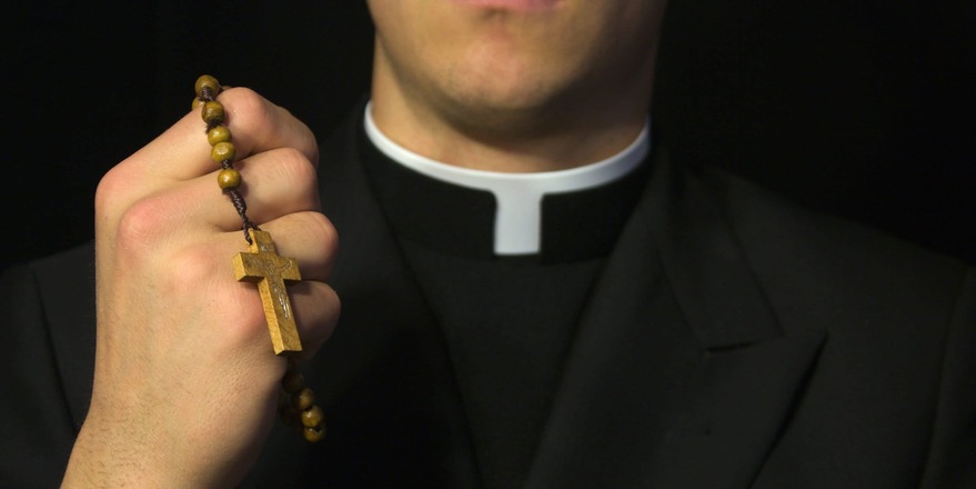 Chiesa francese vende immobili per risarcire le vittime di pedofilia 3 Lo scandalo dei preti pedofili nella Chiesa francese: la scoperta grazie al rapporto Sauvè