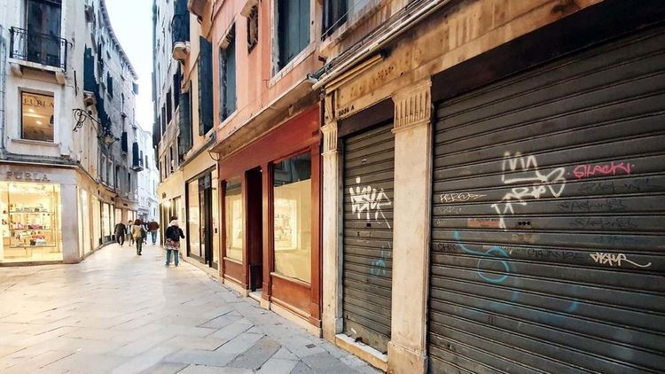 Covid, zona rossa per Lazio e altre 10 Regioni: cosa si può fare e cosa no 4 zona rossa cosa si può fare da oggi e cosa no