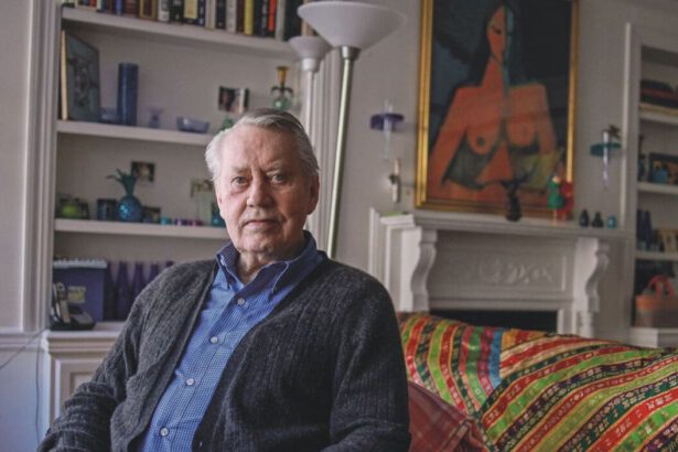 L'ex miliardario Chuck Feeney dona 8 miliardi del suo patrimonio e vive felicemente povero 18