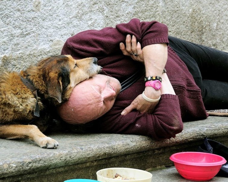 Coronavirus, il dramma dei 40mila senzatetto che a casa non possono restare 1