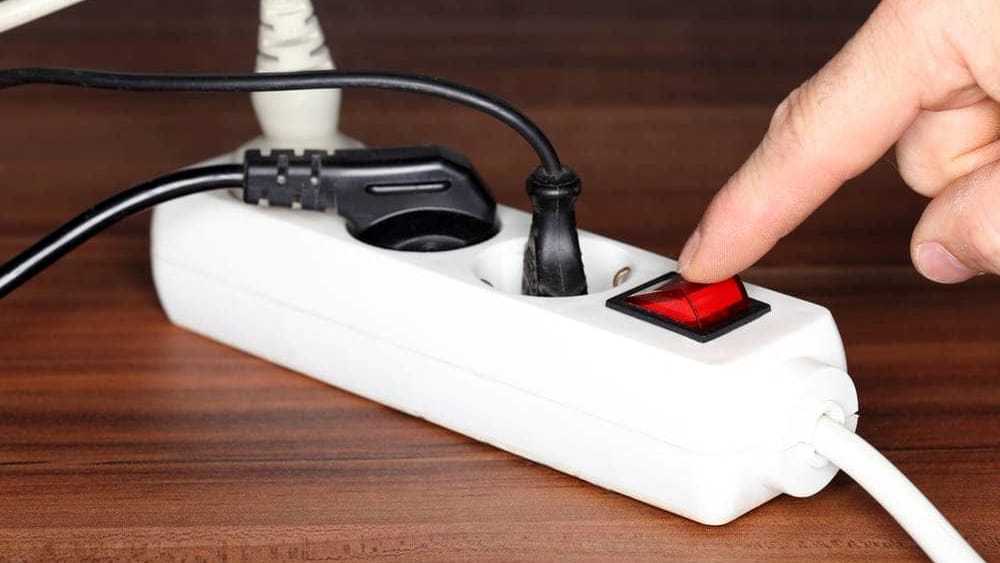 Quanto risparmi spegnendo i tuoi apparecchi in standby? Ecco 5 trucchi per non disperdere energia in casa 3 Risparmiare energia in casa? Si può