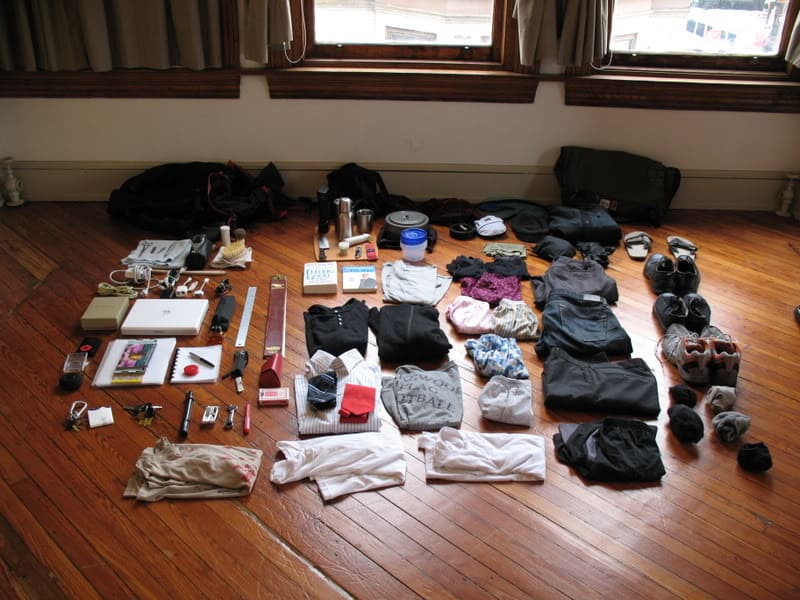 Contro il consumismo, la sfida: rinunciare a tutto e tenere 100 cose. È possibile? 4