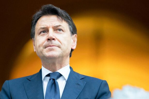 Conte: “Quest’estate gli italiani andranno in vacanza” 13