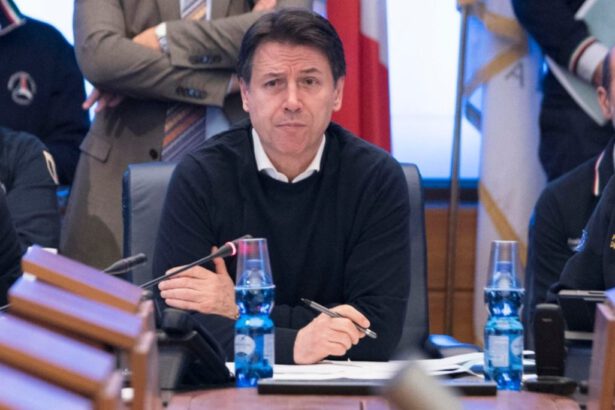 Conte: "Dal 4 Maggio più di 2,7 milioni di persone torneranno a lavoro" 10