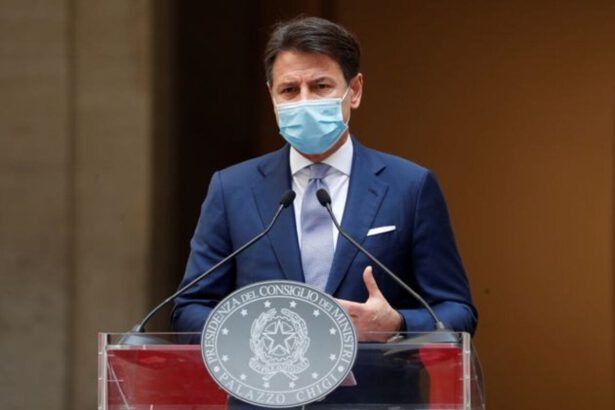 Conte alla Camera anticipa il nuovo Dpcm: "Coprifuoco nazionale e chiusura centri commerciali" 9