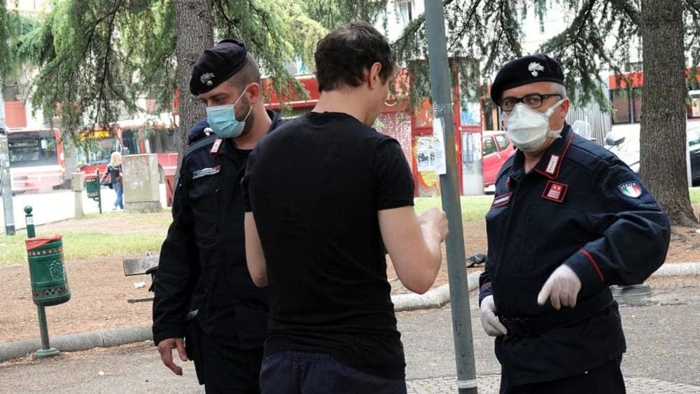 L'Italia oggi si sveglia divisa tra rosso e arancione: come cambiano i colori delle regioni 3 I colori delle regioni cambiano, attenzione alle nuove disposizioni.