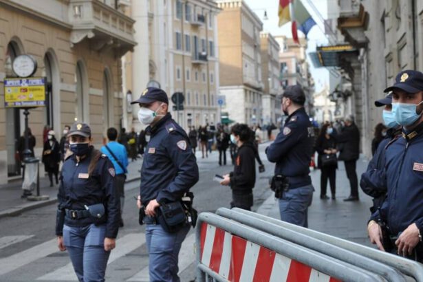 Coronavirus, lunedì cambiano i colori delle Regioni: ecco chi passa in zona rossa, chi in arancione 13