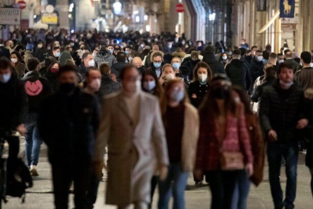 Green pass, quarantena studenti e colori regioni: cosa cambia da domani 9