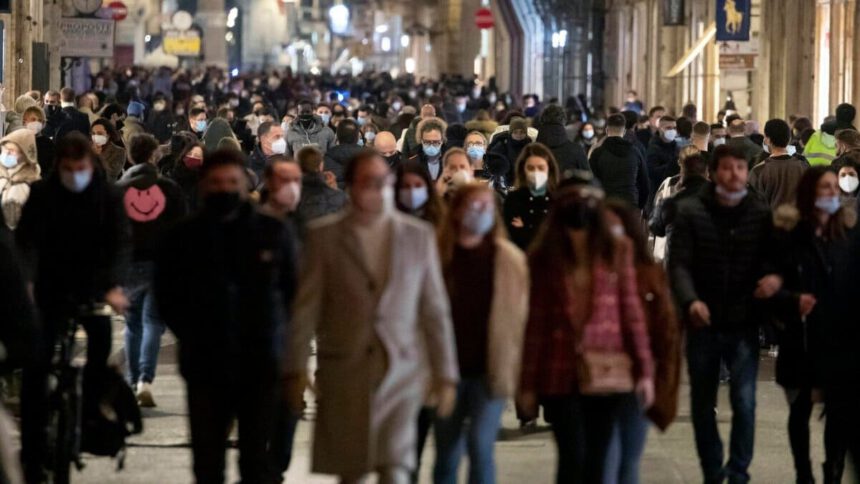 Green pass, quarantena studenti e colori regioni: cosa cambia da domani 1