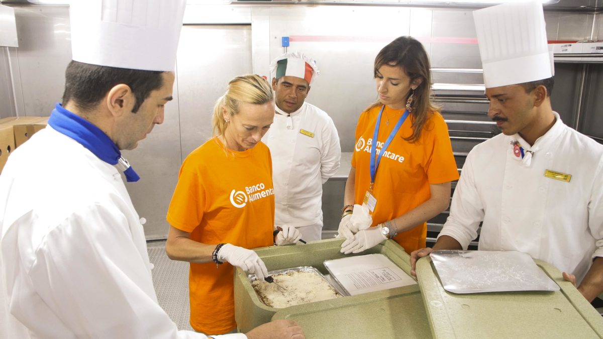 Napoli, Costa Crociere dona i pasti non consumati al Banco Alimentare 19