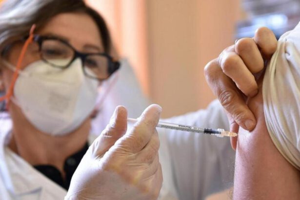 Covid-19, il "nuovo" fenomeno di chi contrae il virus dopo la prima dose di vaccino: ecco cosa fare 15