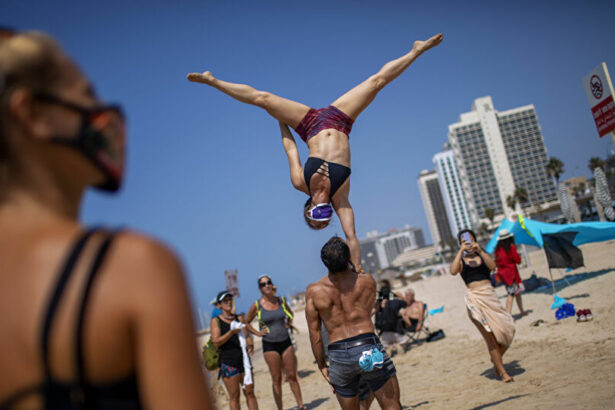 Il Covid ha i giorni contati: ecco le date in cui torneremo alla normalità 62