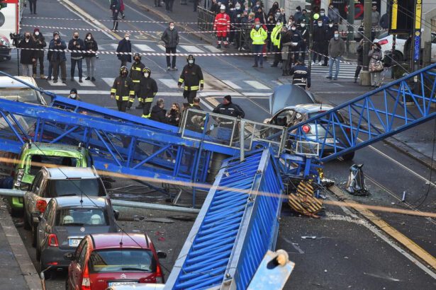 Crollo gru, si indaga per omicidio colposo: le ipotesi. Il manovratore: "Lasciatemi morire" 6