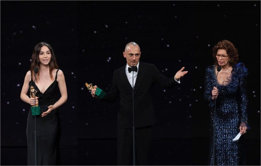 Vincitori David di Donatello 2021: "Volevo nascondermi" è il più premiato, ma ecco tutti i nomi 2 Vincitori David di Donatello 2021: "Volevo nascondermi" è il più premiato, ma ecco tutti i nomi 1