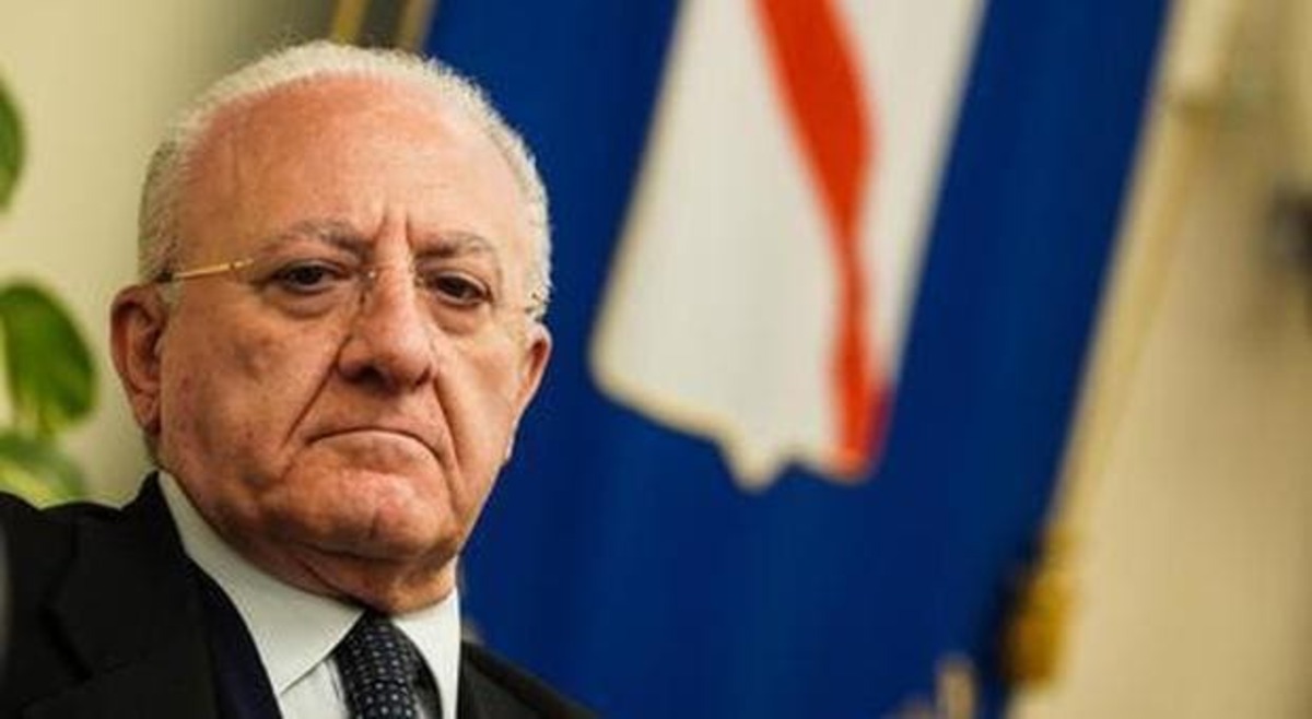 Il Tar della Campania boccia De Luca: scuole restano aperte 15