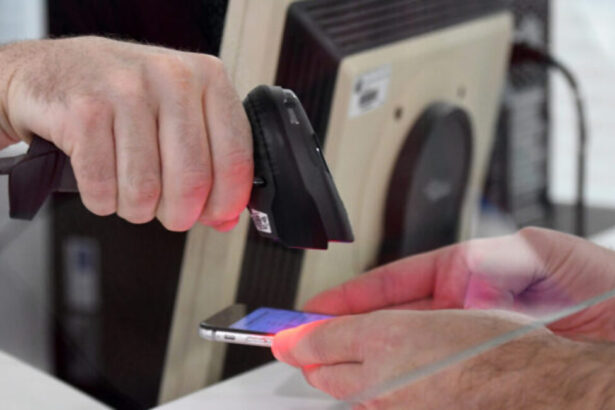 Green Pass obbligatorio per i lavoratori pubblici e privati dal 15 ottobre: cosa prevede il decreto 9