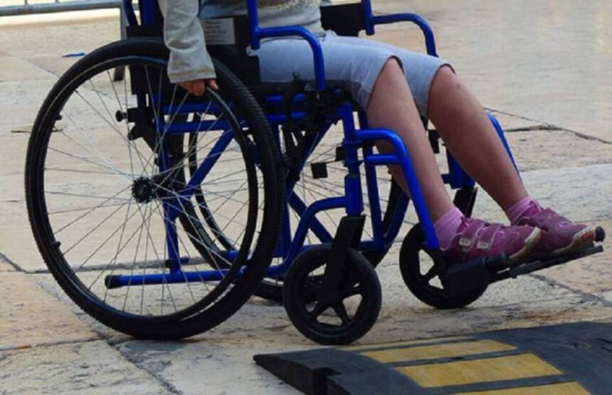 Catania, 14enne disabile lasciato morire al sole, fermata la madre: si è avvalsa della facoltà di non rispondere 1