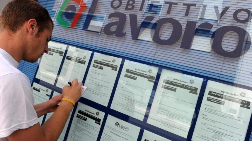 Cresce disoccupazione giovanile in Italia, ecco perché è importante avere un buon curriculum 1