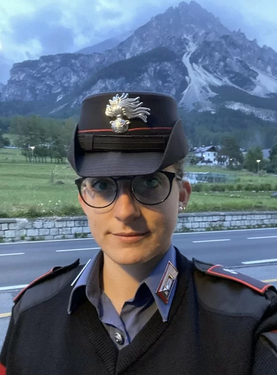 Cortina, donna carabiniere salva dal suicidio mamma di 3 figli: era in difficoltà economica 3 Donna carabiniere salva dal suicidio madre di 3 figli: dietro la decisione di farla finita problemi economici