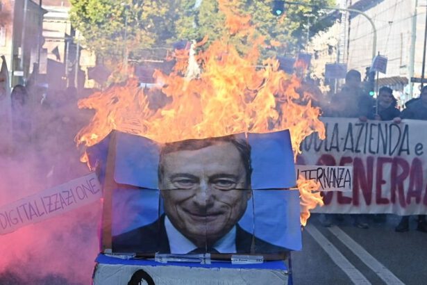 Draghi a Torino per firmare un Patto di aiuti ma sono tanti a manifestare contro il suo arrivo 16