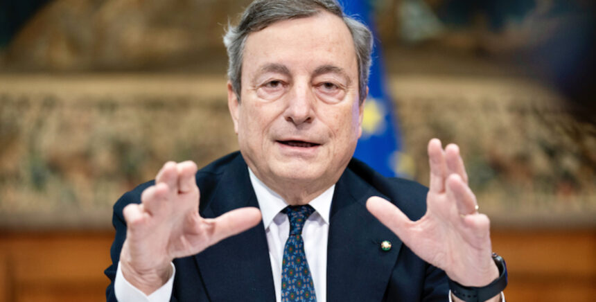 Draghi, ipotesi lockdown nazionale: super zona rossa nel weekend e arancione scuro in tutta Italia 2 Draghi, ipotesi lockdown nazionale: super zona rossa nel weekend e arancione scuro in tutta Italia 1