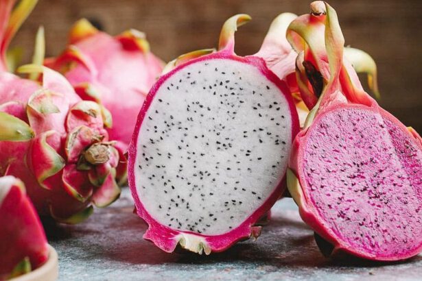 Il dragon fruit o pitaya è un frutto esotico dolce e delicato 17