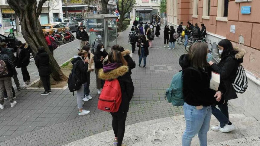 Roma, drogava e molestava le compagne minorenni della figlia: condannato a 6 anni di carcere 1