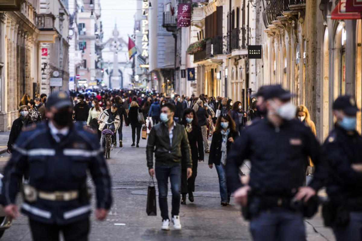 Covid-19, Italia chiusa fino a maggio: riaprono le scuole, ma i commercianti protestano 15