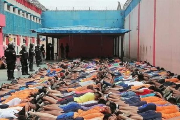 Ecuador, guerriglia in carcere: 30 morti e 50 feriti 10