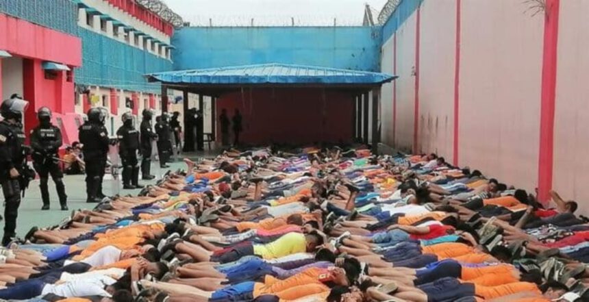 Ecuador, guerriglia in carcere: 30 morti e 50 feriti 2 Ecuador, guerriglia in carcere: 30 morti e 50 feriti 1