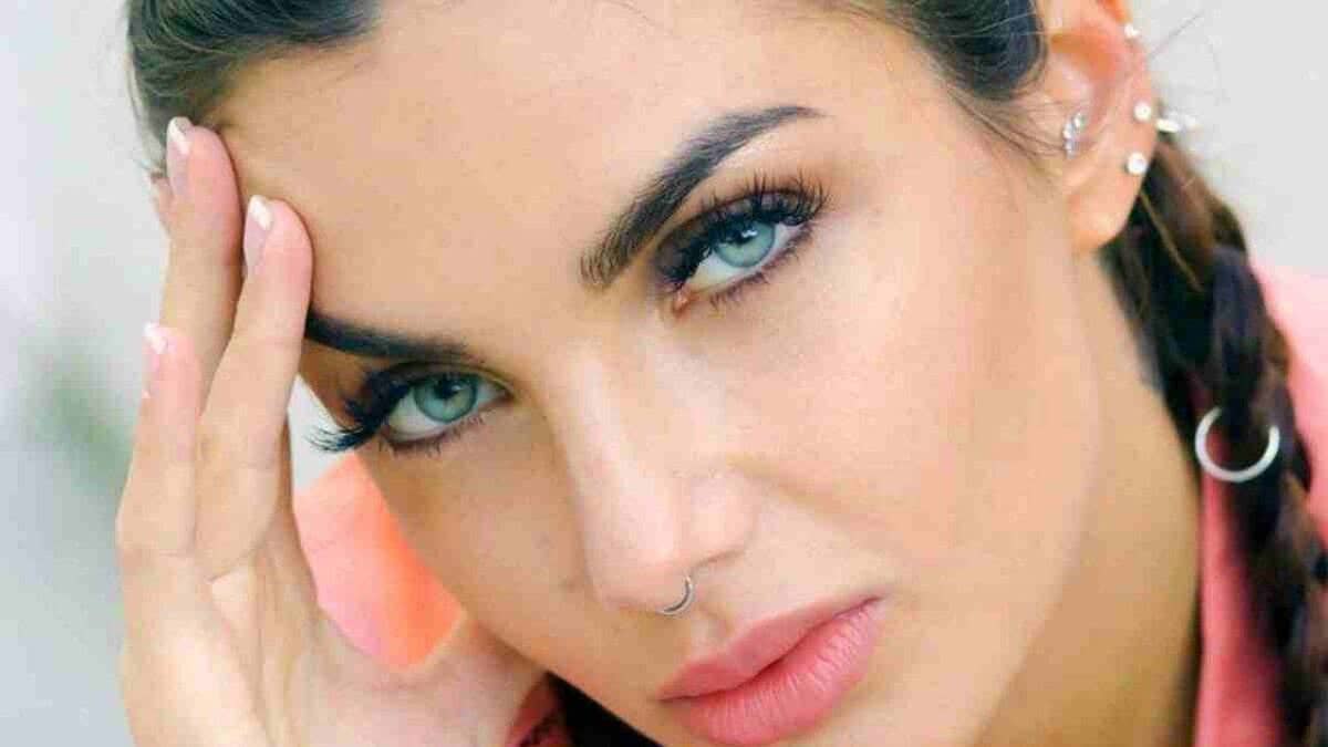 Isola dei Famosi, Elettra Lamborghini Covid positiva: salterà la prima puntata. Chi ci sarà al suo posto? 13
