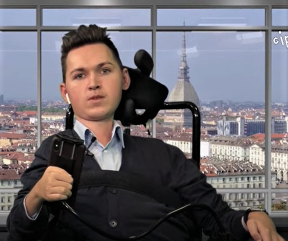Emanuel Cosmin Stoica: "Ho sconfitto i pregiudizi sulla disabilità con l'ironia" 2 Emanuel Cosmin Stoica: "Ho sconfitto i pregiudizi sulla disabilità con l'ironia" 1