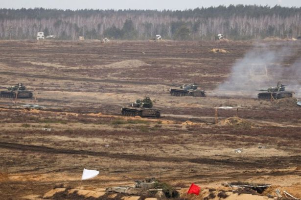 Ucraina, cresce la tensione: continuano le esercitazioni militari russe sul confine 6