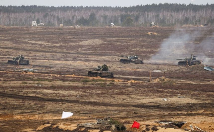 Ucraina, cresce la tensione: continuano le esercitazioni militari russe sul confine 1