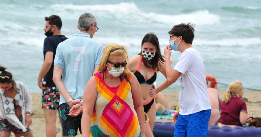 Green pass, vaccino in vacanza e 3°dose: quello che bisogna sapere per l'estate 2021 1