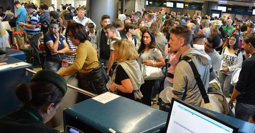 Un italiano su 10 vive all'estero: cosa ci spinge a partire? 3 gli italiani all'estero sono oltre 5 milioni