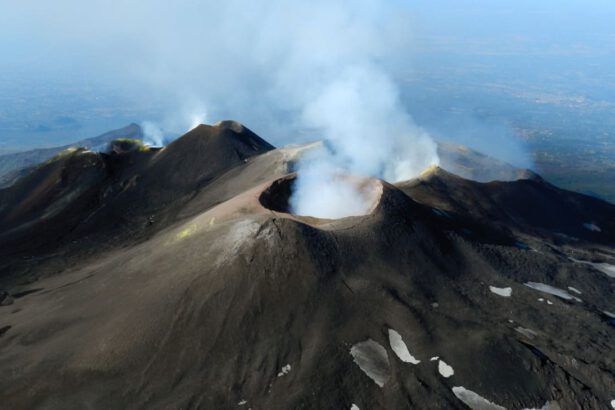 Etna, nuova eruzione: attività in corso e fontane di lava dal cratere di Sud-Est 17
