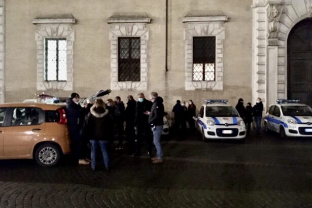 Covid a Roma, dopo le 18 non si beve e non si mangia, si compra: il racconto di un venerdì pomeriggio 7